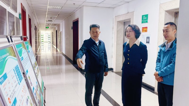 田青副院长赴畜草所开展调研